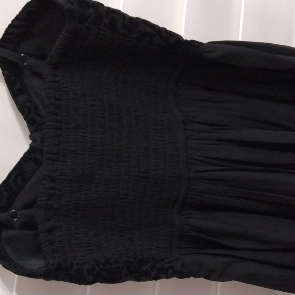 Woman's dress - Picture 3 of 5